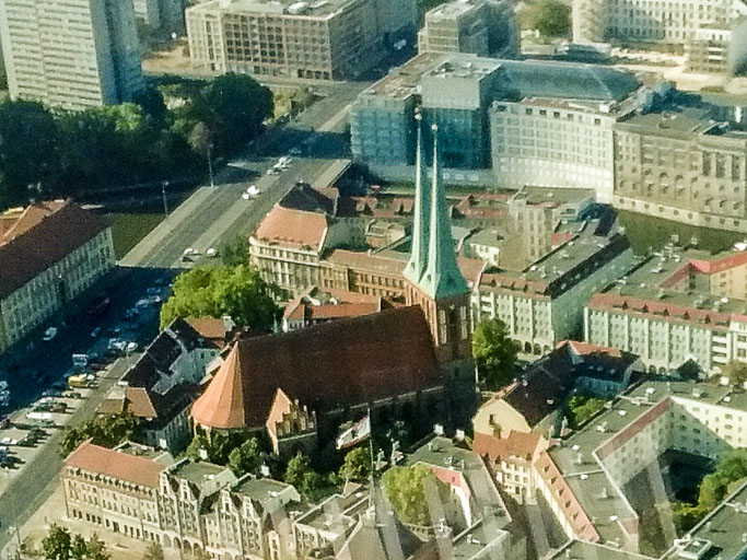Nikolaikirche, aufgenommen vom Fernsehturm am Alexanderplatz