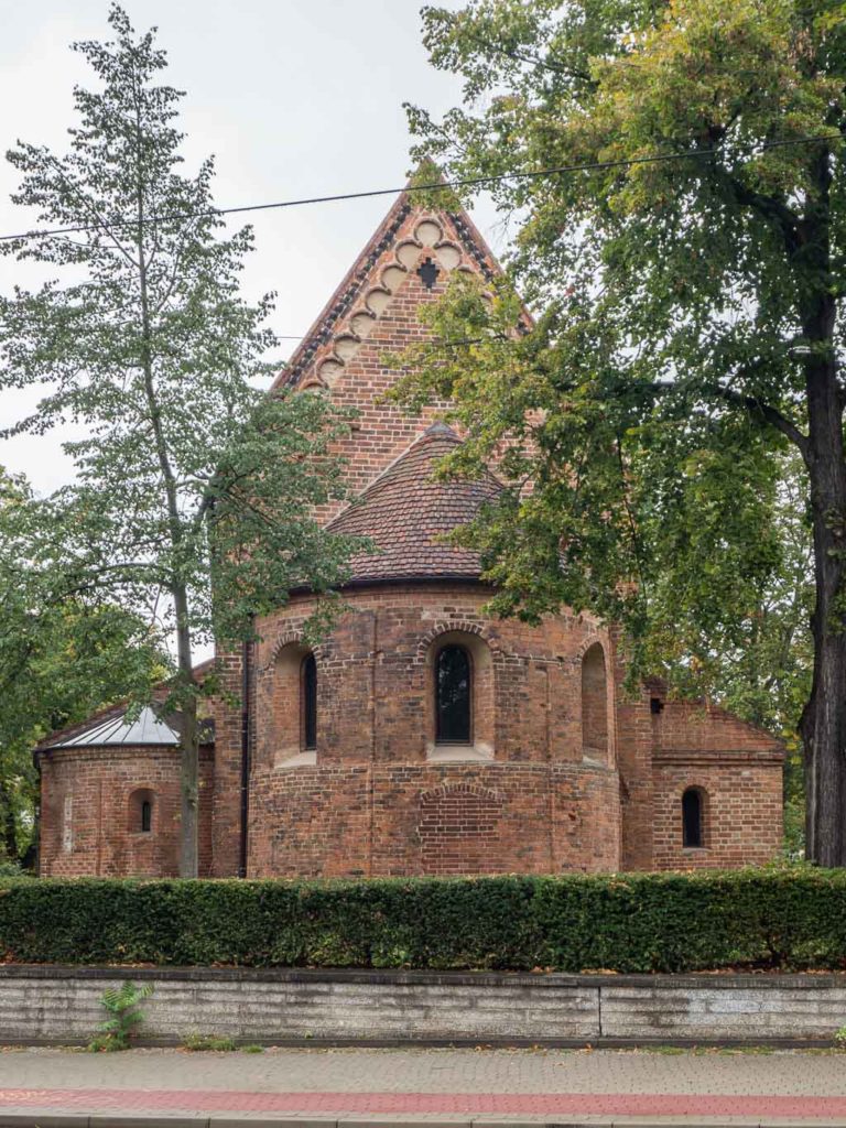 St. Nikolaikirche. Ansicht von Ost auf Apsis und Nebenapsis