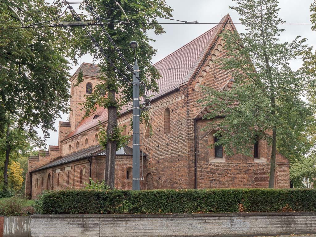 St. Nikolaikirche Ansicht der romanischen Basilika von Südost