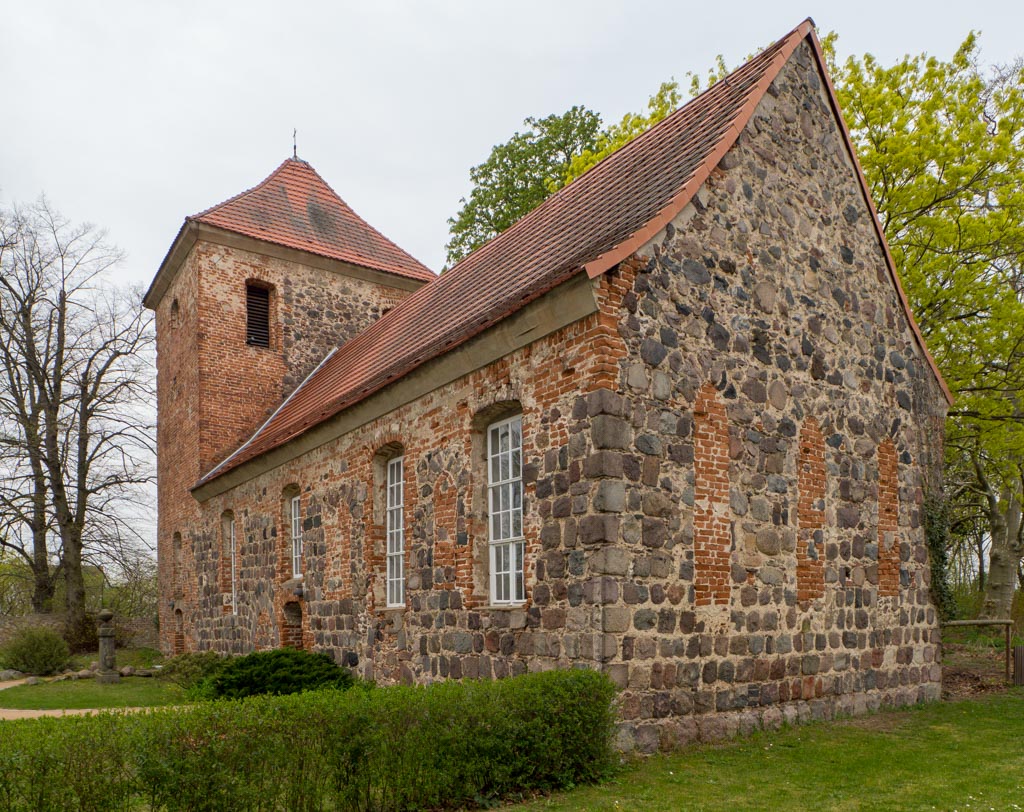 Dorfkirche Kleinbeeren. Ansicht von SE