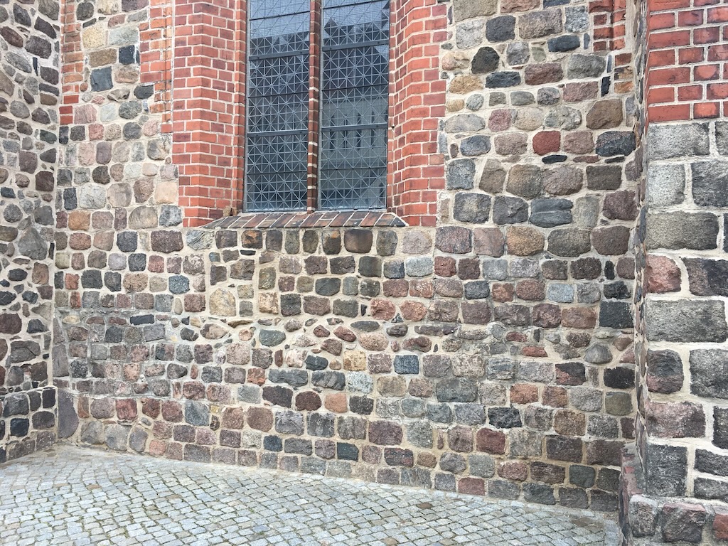 Beelitz, spätromanische Seitenschiffwand