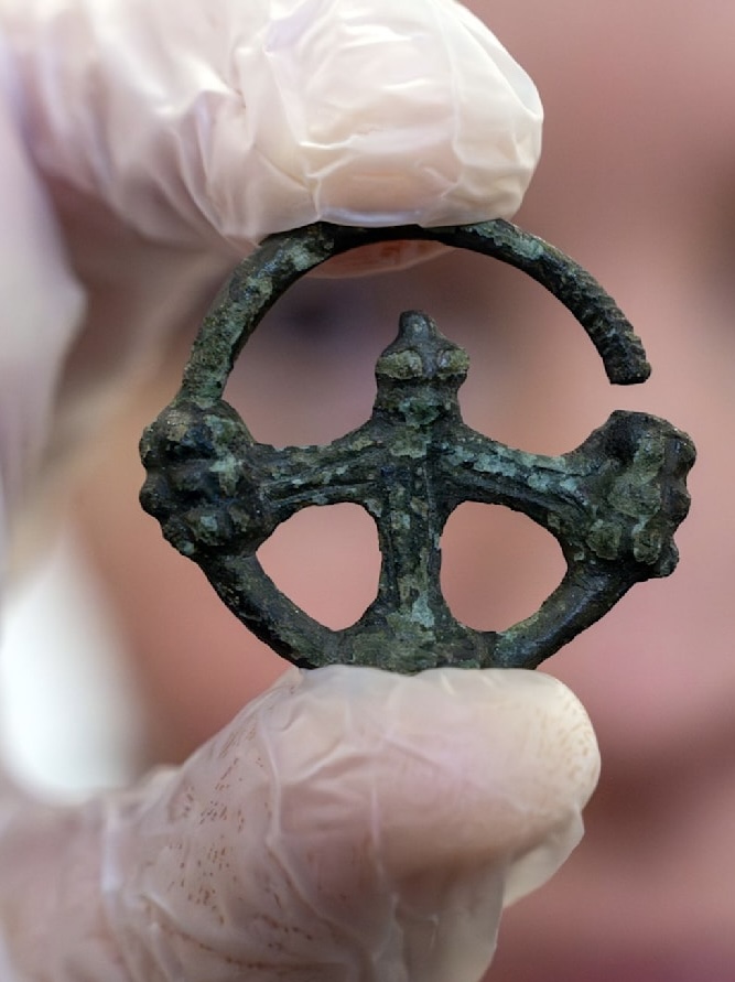 Romanisches Radkreuz